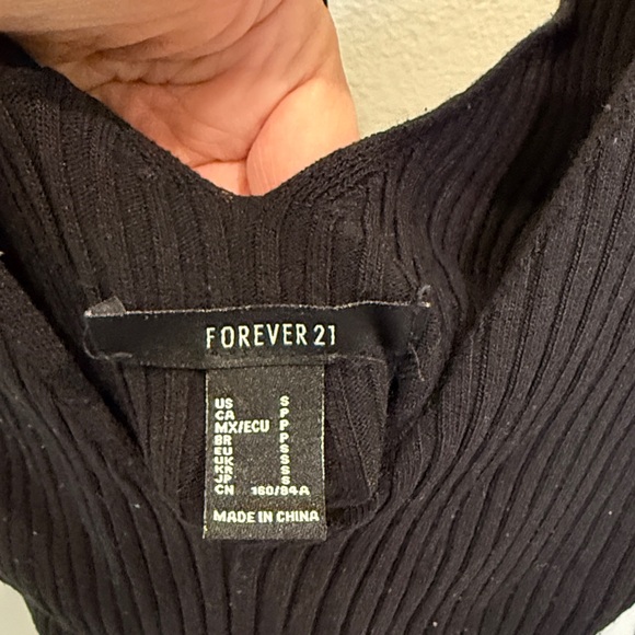 Forever 21 V Neck sweater dress with ties in the back- Long Sleeve - Picture 4 of 4